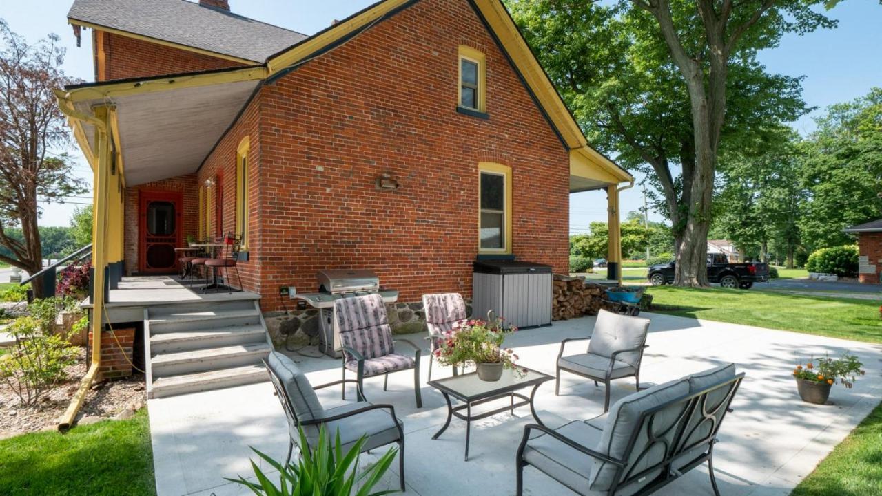 The Woodbridge House Hotel Kingsville Exterior photo
